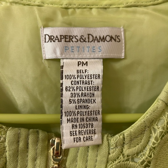 Elegant Green Blazer with Floral Lace Overlay - Picture 3 of 6